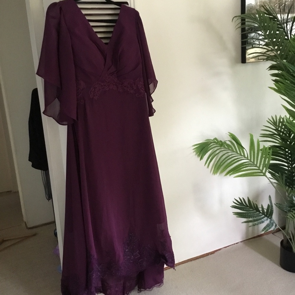 Elegant Plum Evening Dress with Flutter Sleeves